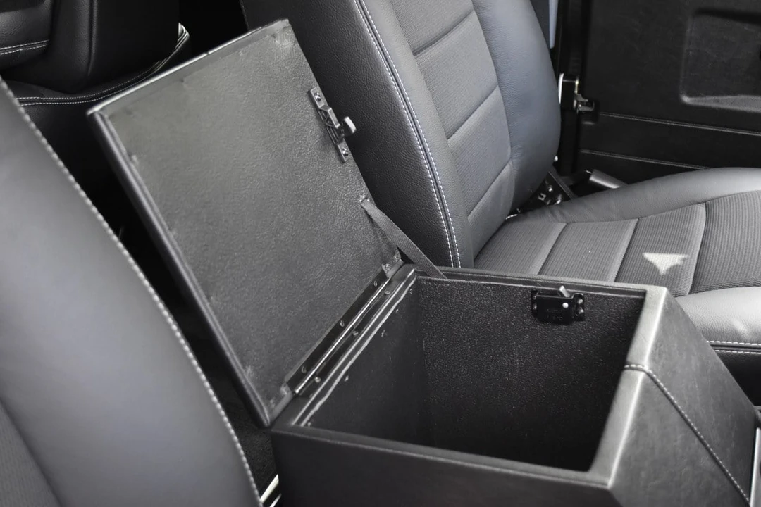 2016 Land Rover Defender 90 - Image 21 of 31