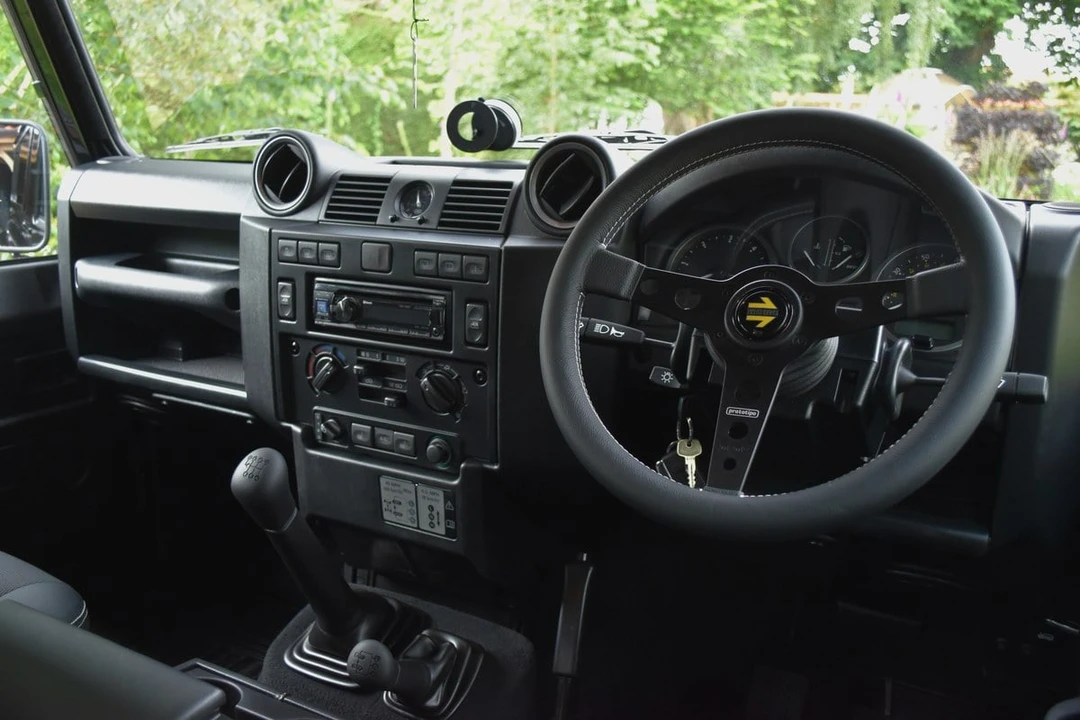 2016 Land Rover Defender 90 - Image 29 of 31