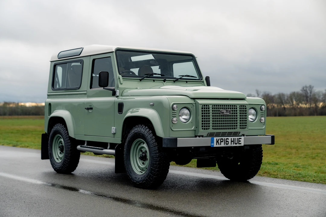 2016 Land Rover Defender 90 - Image 3 of 16