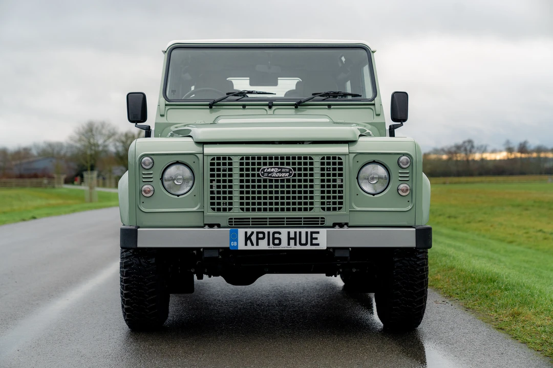 2016 Land Rover Defender 90 - Image 2 of 16
