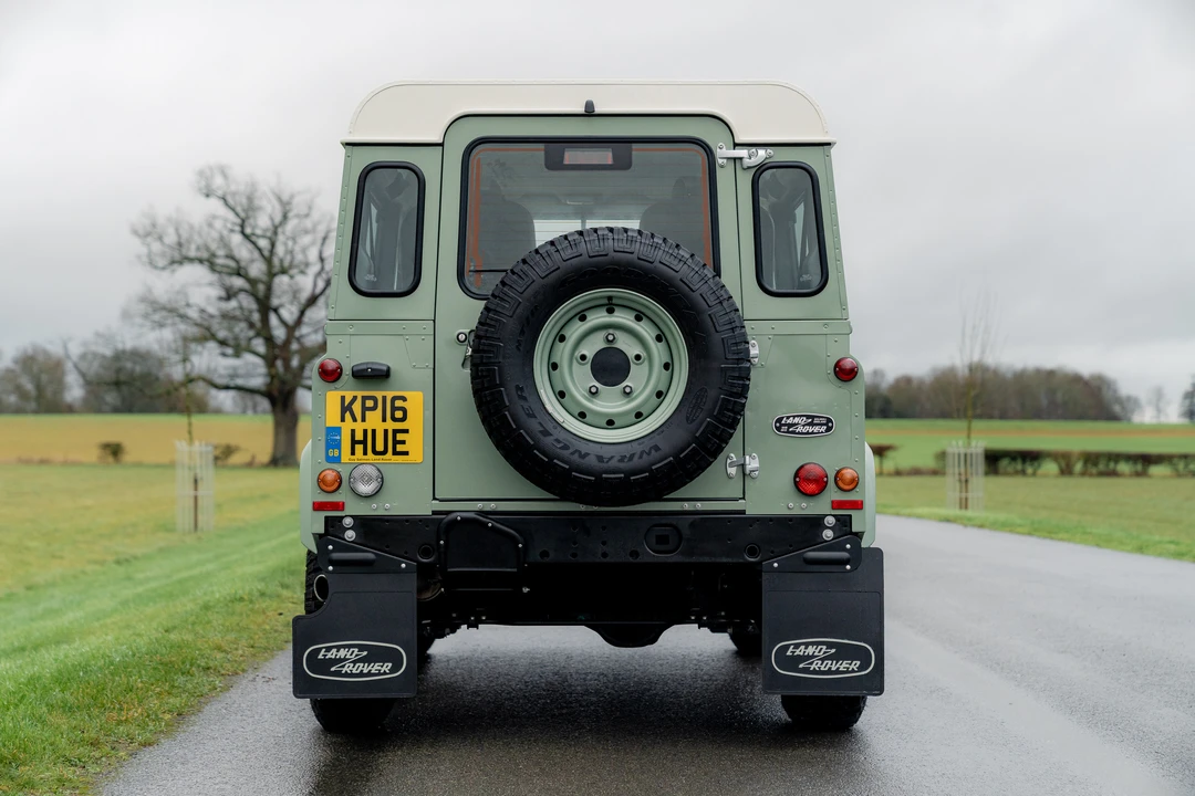 2016 Land Rover Defender 90 - Image 6 of 16