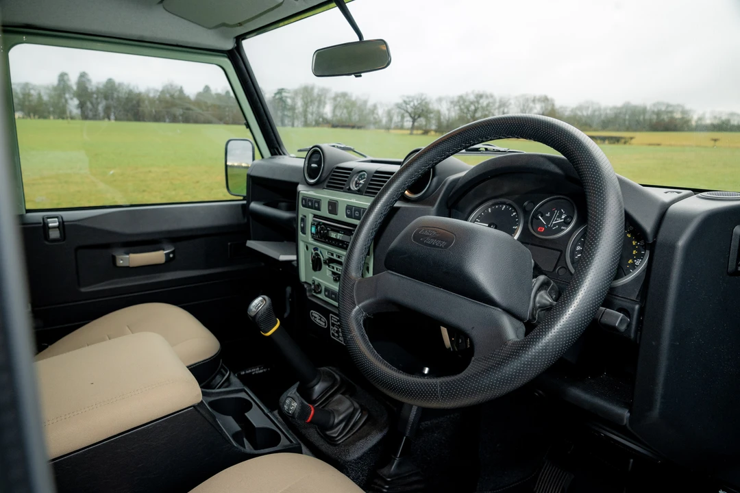 2016 Land Rover Defender 90 - Image 4 of 16