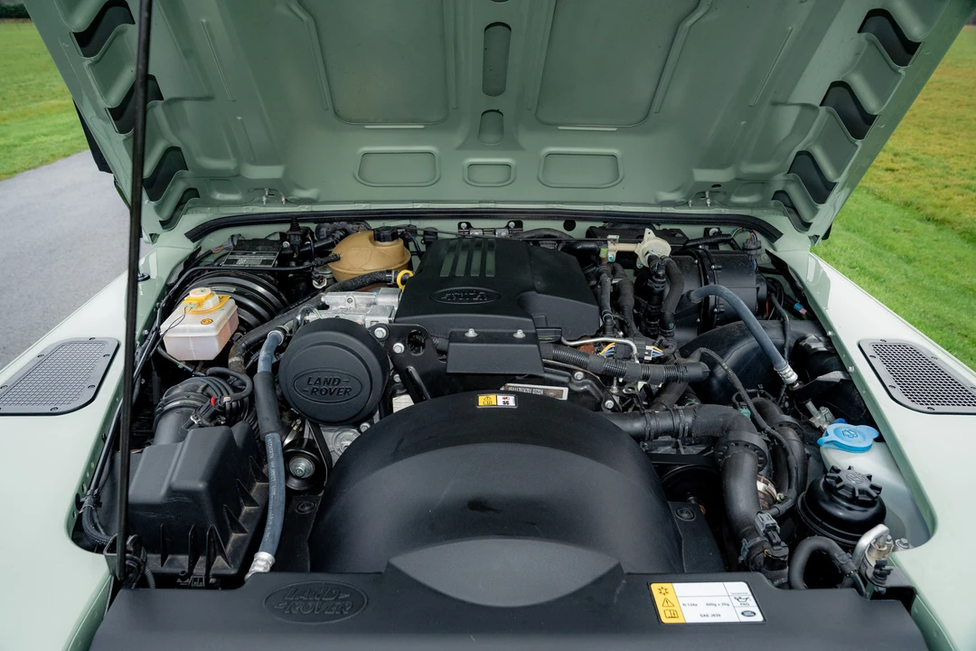 2016 Land Rover Defender 90 - Image 5 of 16