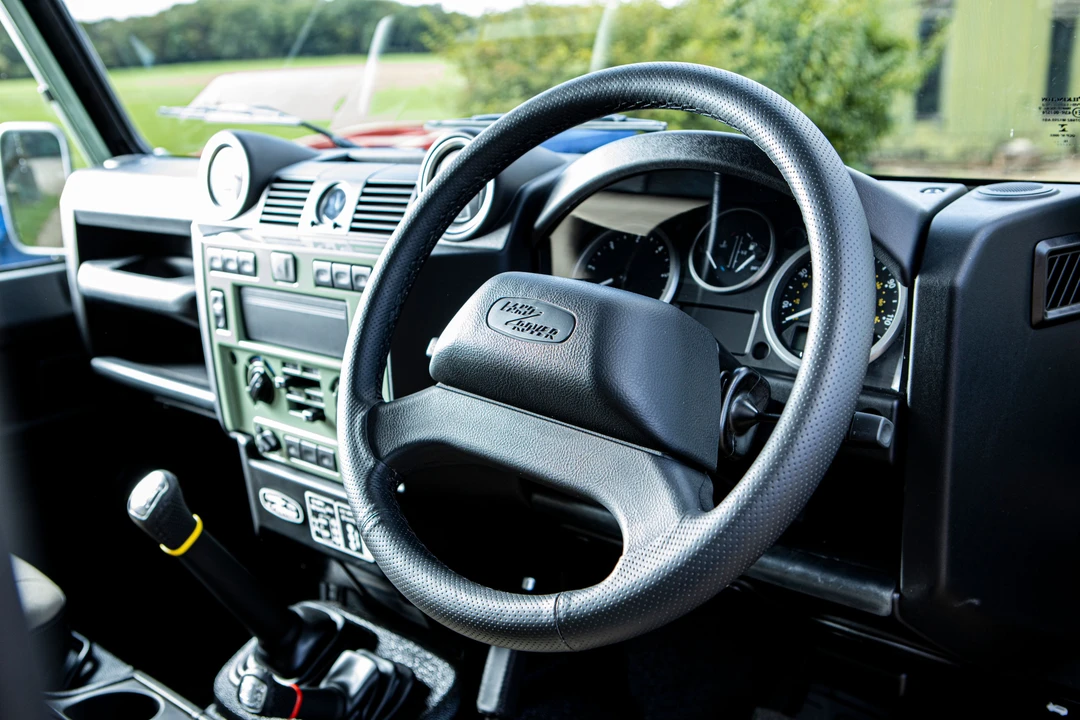 2016 Land Rover Defender 90 - Image 27 of 31
