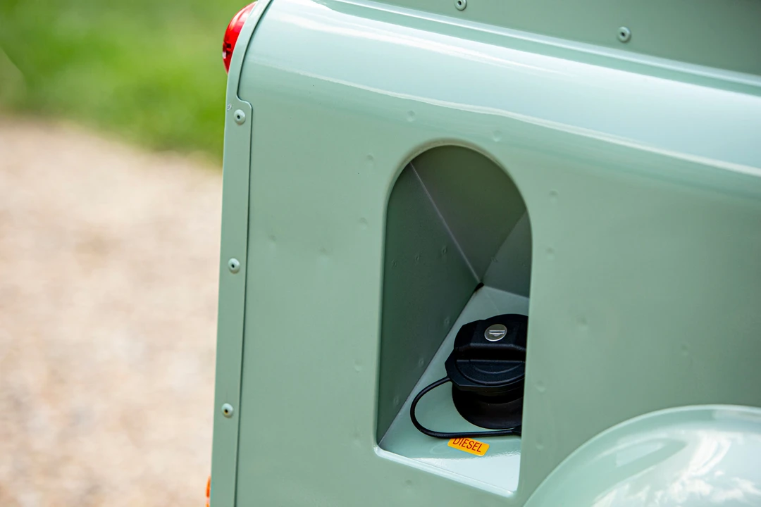 2016 Land Rover Defender 90 - Image 3 of 31