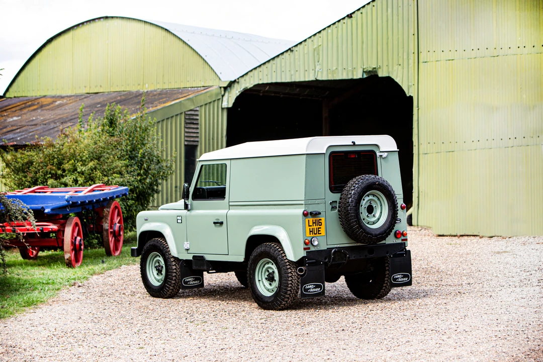 2016 Land Rover Defender 90 - Image 12 of 31