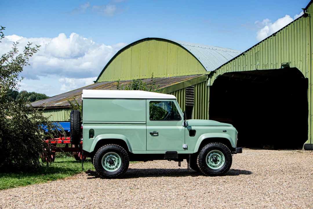 2016 Land Rover Defender 90 - Image 14 of 31