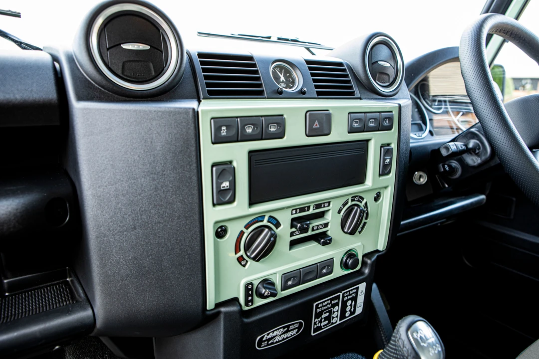 2016 Land Rover Defender 90 - Image 31 of 31