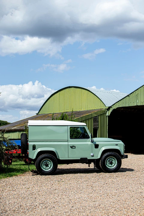 2016 Land Rover Defender 90 - Image 13 of 31