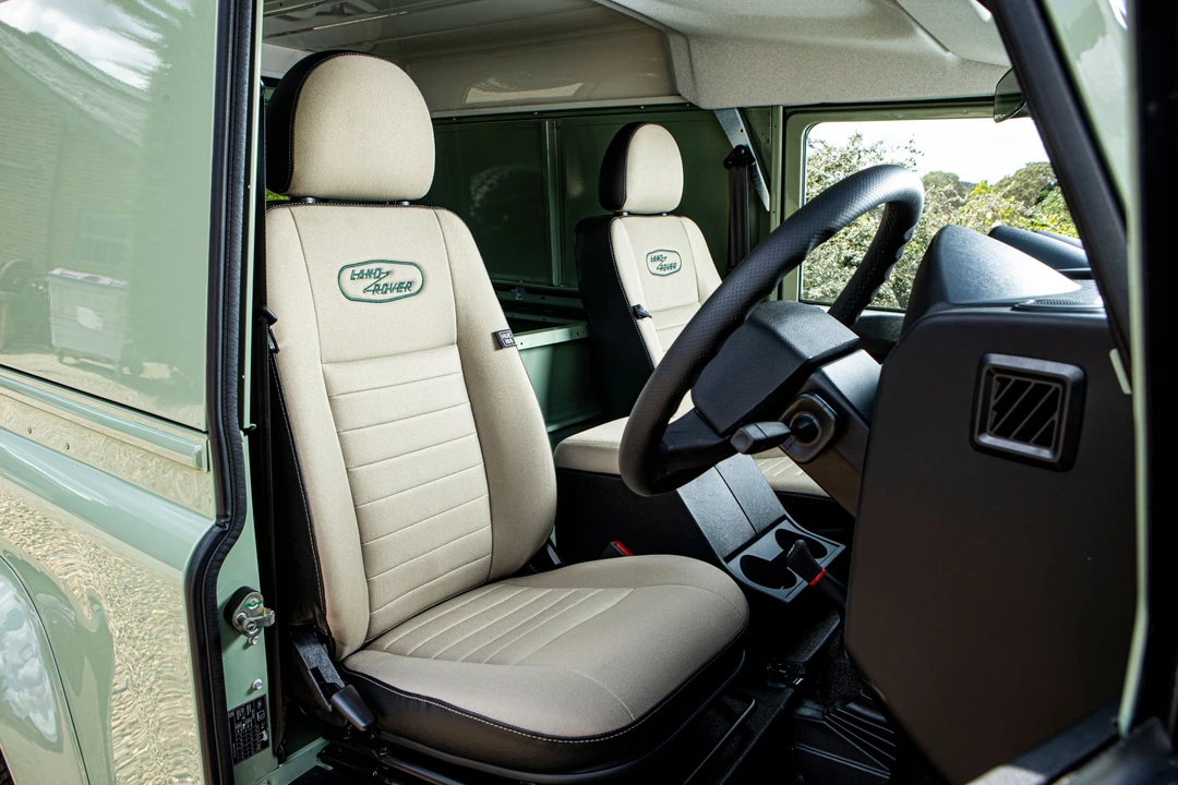 2016 Land Rover Defender 90 - Image 22 of 31