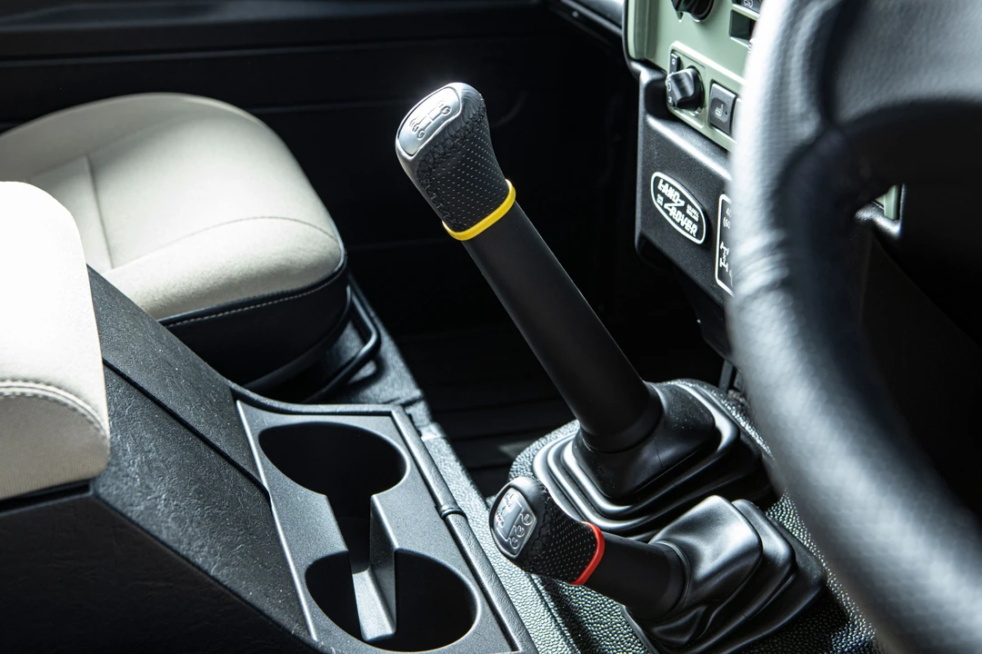 2016 Land Rover Defender 90 - Image 25 of 31