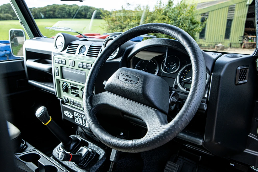 2016 Land Rover Defender 90 - Image 26 of 31