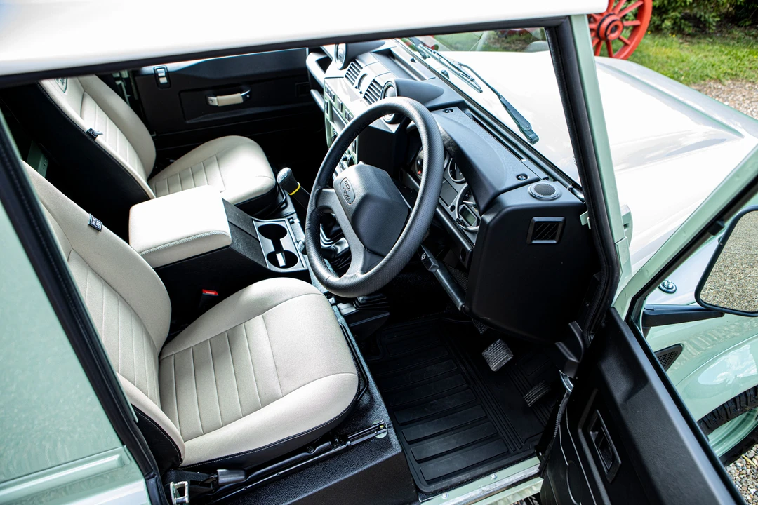 2016 Land Rover Defender 90 - Image 28 of 31