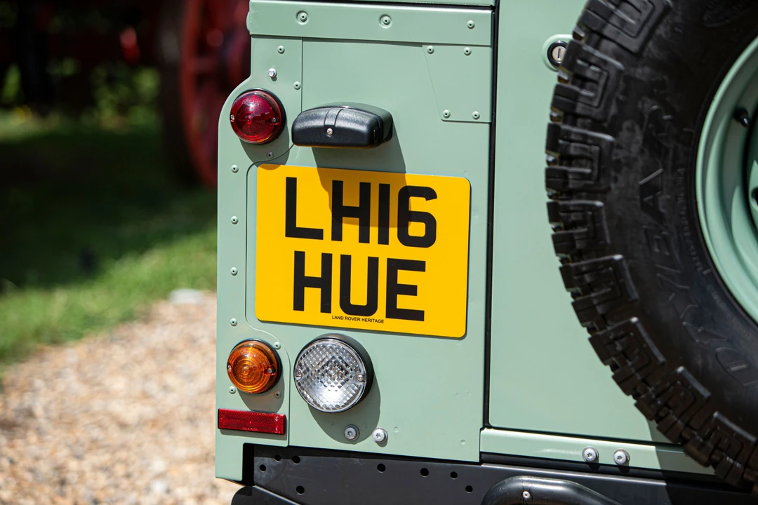 2016 Land Rover Defender 90 - Image 8 of 31