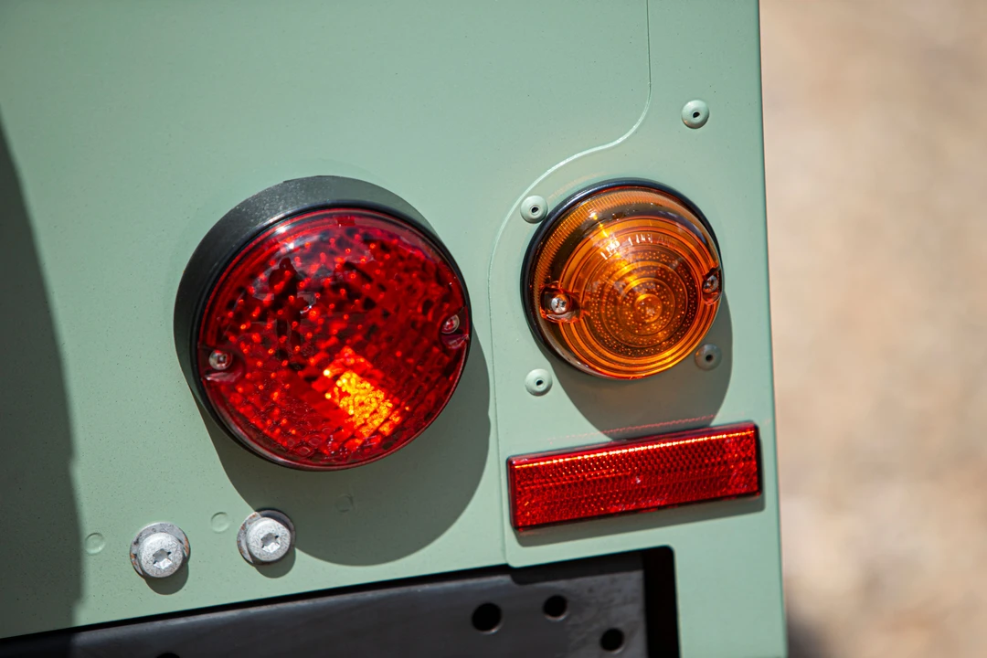 2016 Land Rover Defender 90 - Image 6 of 31