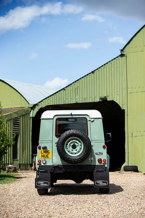 2016 Land Rover Defender 90 - Image 10 of 31