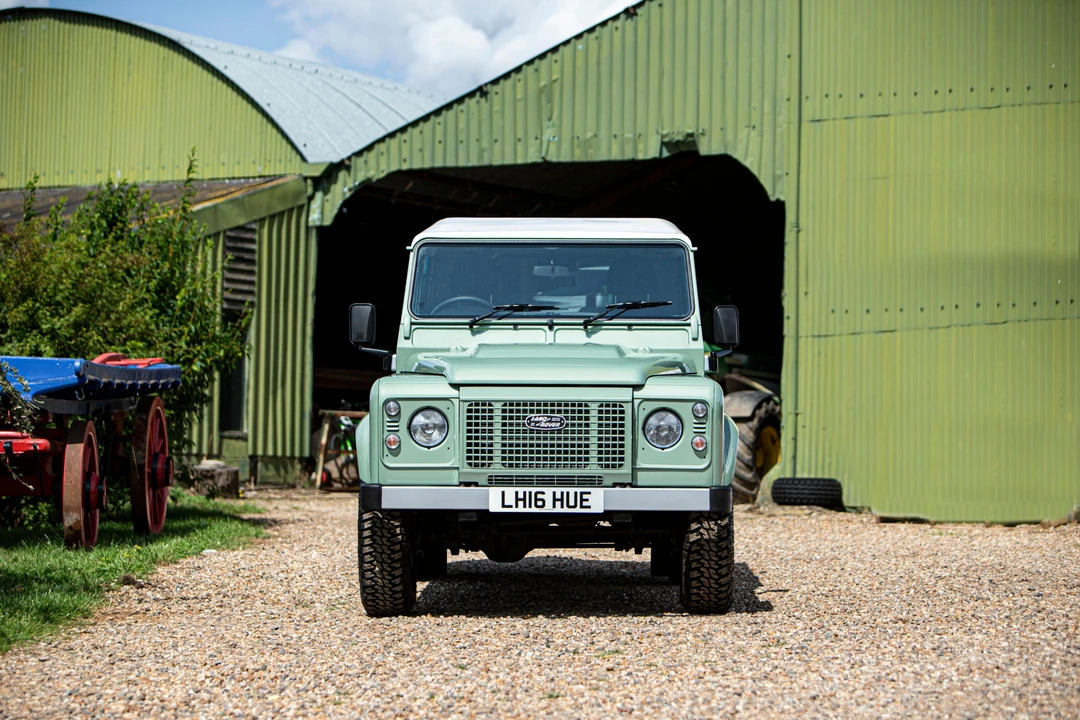 2016 Land Rover Defender 90 - Image 16 of 31
