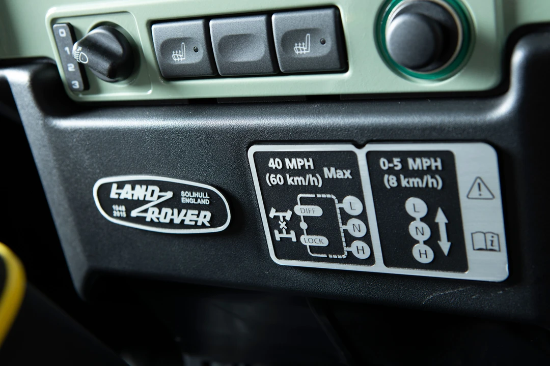 2016 Land Rover Defender 90 - Image 24 of 31
