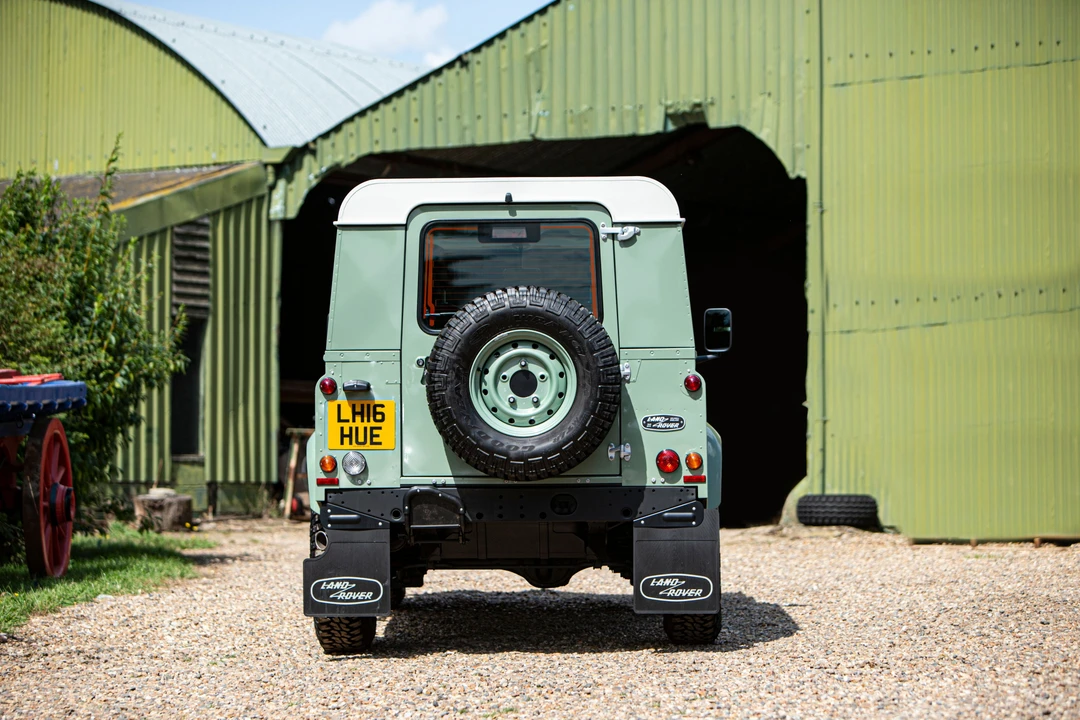 2016 Land Rover Defender 90 - Image 11 of 31