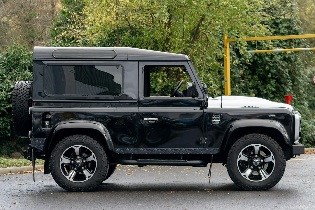 2016 Land Rover Defender 90 - Image 14 of 21