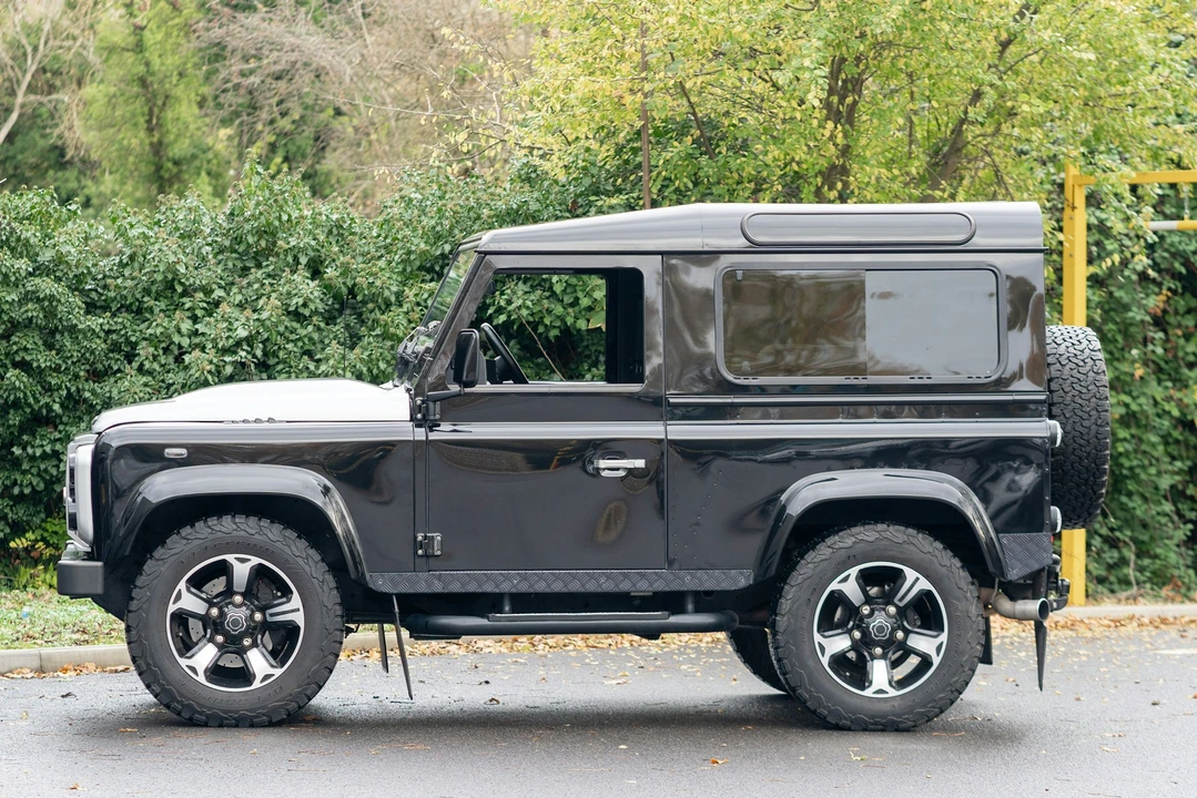 2016 Land Rover Defender 90 - Image 20 of 21