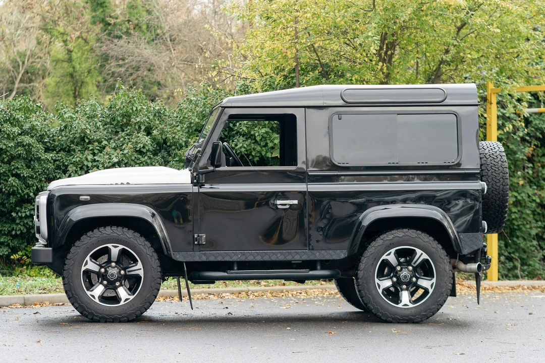 2016 Land Rover Defender 90 - Image 19 of 21