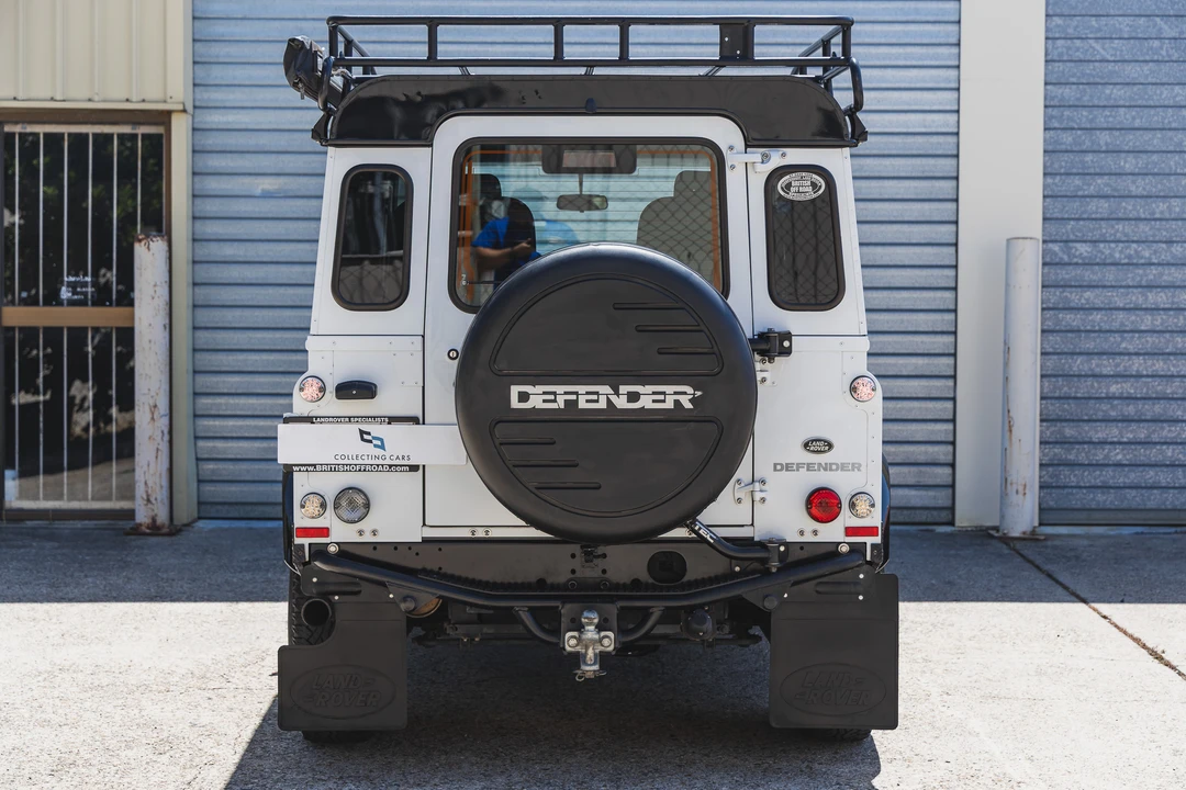 2016 Land Rover Defender 90 - Image 6 of 31