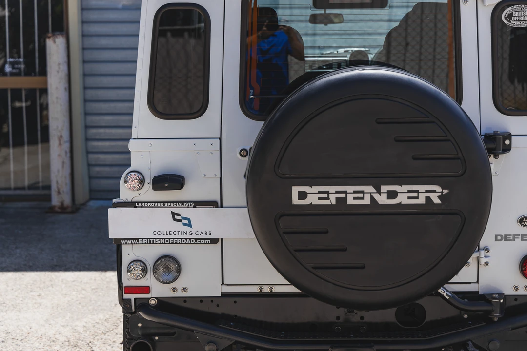 2016 Land Rover Defender 90 - Image 17 of 31
