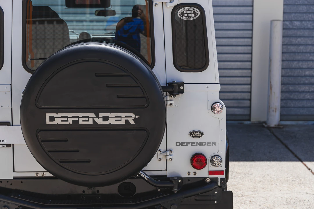 2016 Land Rover Defender 90 - Image 18 of 31