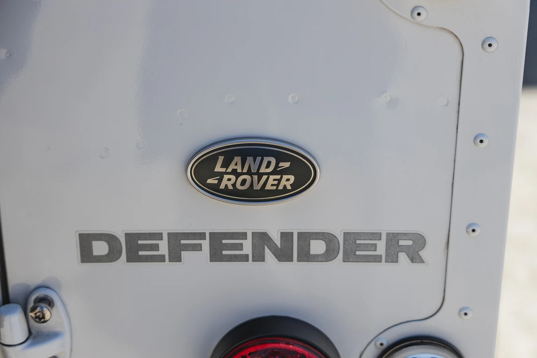 2016 Land Rover Defender 90 - Image 23 of 31
