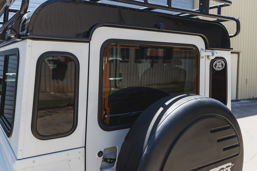 2016 Land Rover Defender 90 - Image 25 of 31