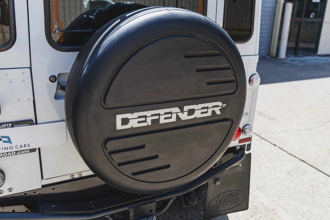 2016 Land Rover Defender 90 - Image 26 of 31