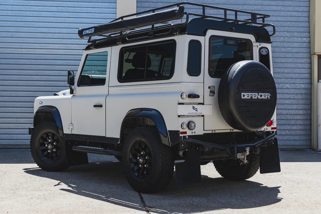 2016 Land Rover Defender 90 - Image 5 of 31