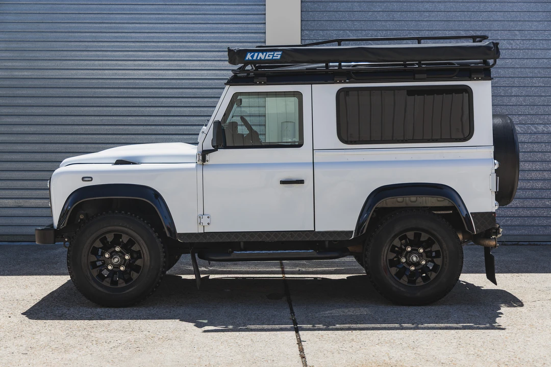 2016 Land Rover Defender 90 - Image 4 of 31