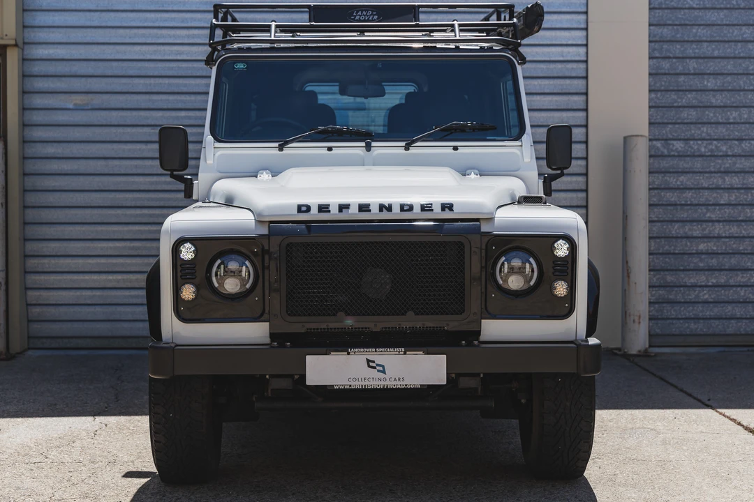 2016 Land Rover Defender 90 - Image 10 of 31