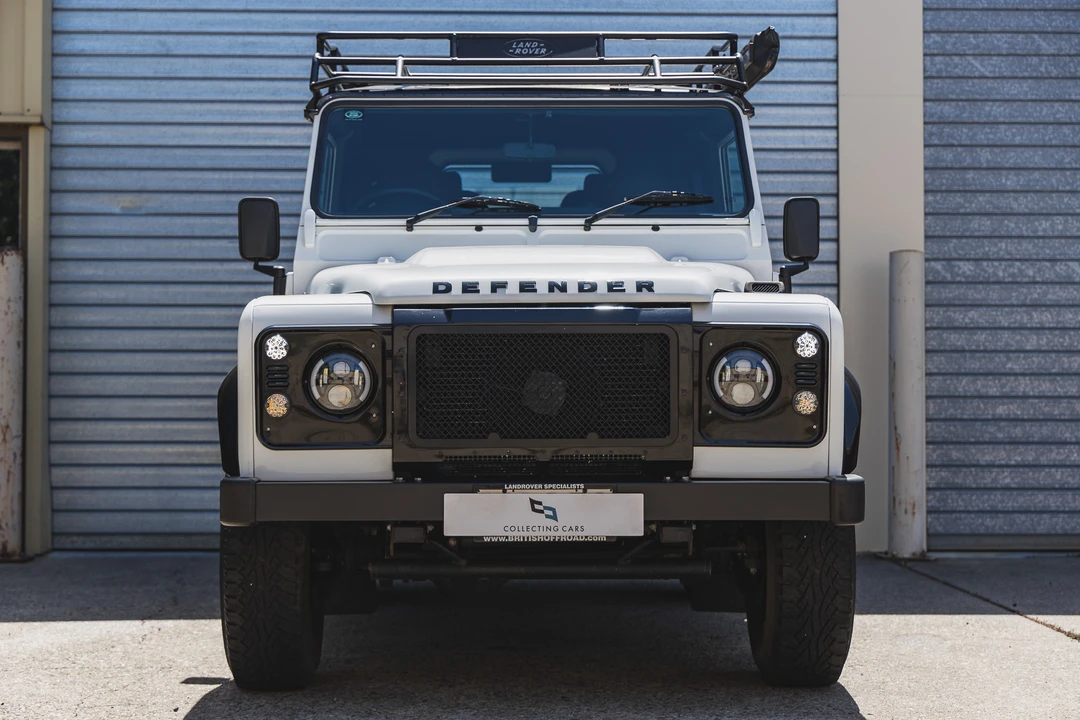2016 Land Rover Defender 90 - Image 2 of 31