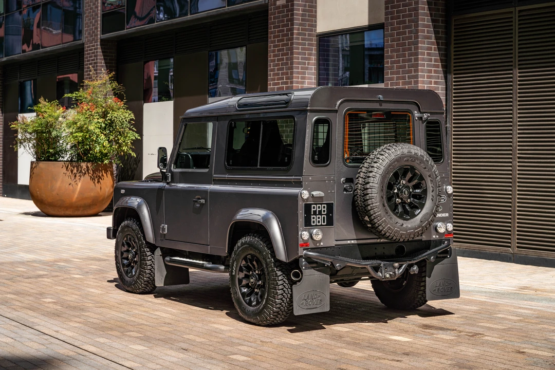 2016 Land Rover Defender 90 - Image 11 of 31