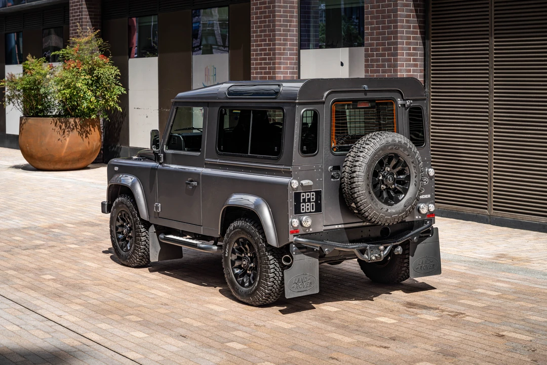 2016 Land Rover Defender 90 - Image 17 of 31