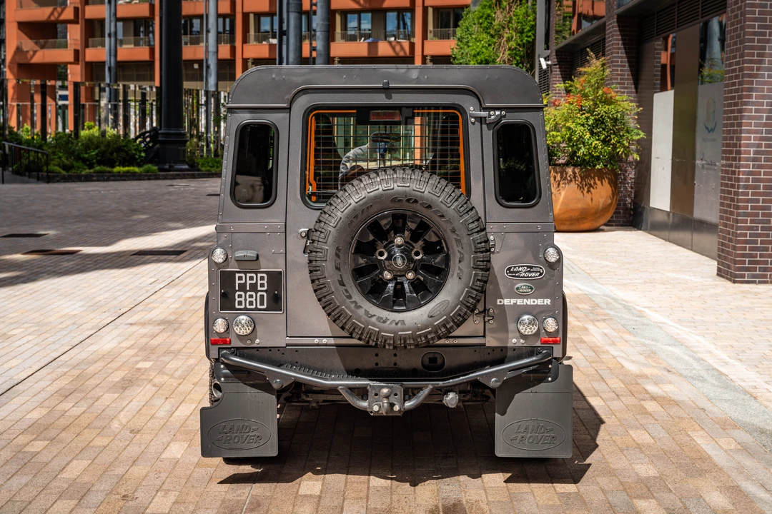 2016 Land Rover Defender 90 - Image 6 of 31