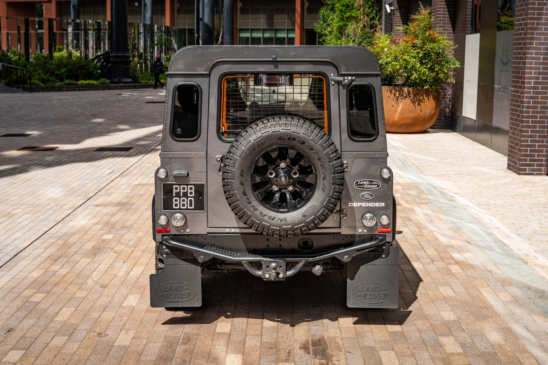 2016 Land Rover Defender 90 - Image 10 of 31