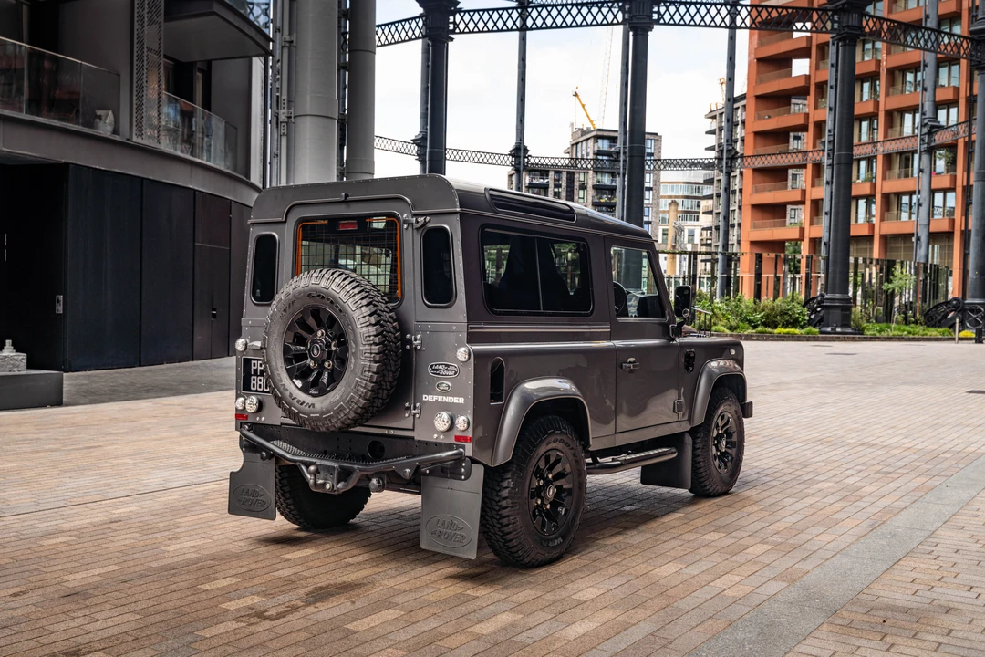 2016 Land Rover Defender 90 - Image 19 of 31