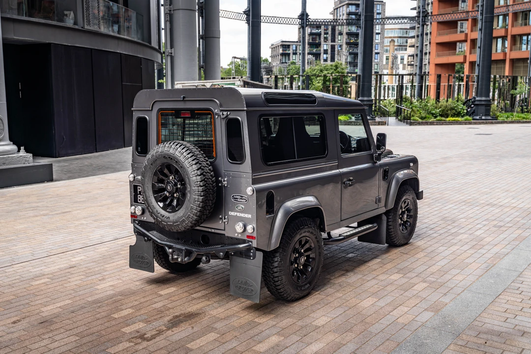 2016 Land Rover Defender 90 - Image 9 of 31