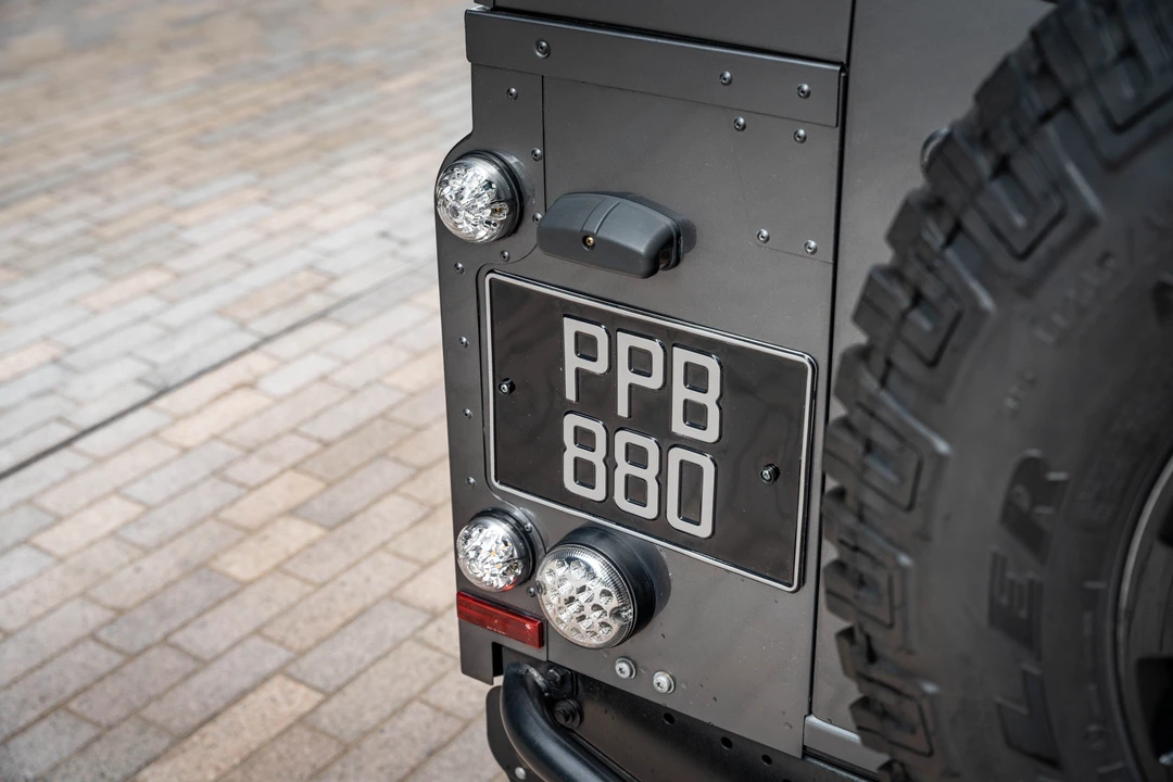 2016 Land Rover Defender 90 - Image 25 of 31