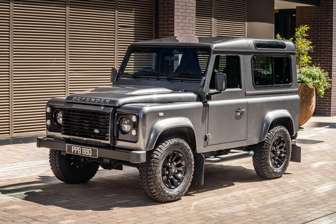 2016 Land Rover Defender 90 - Image 12 of 31