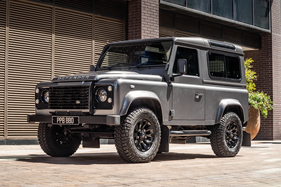 2016 Land Rover Defender 90 - Image 7 of 31