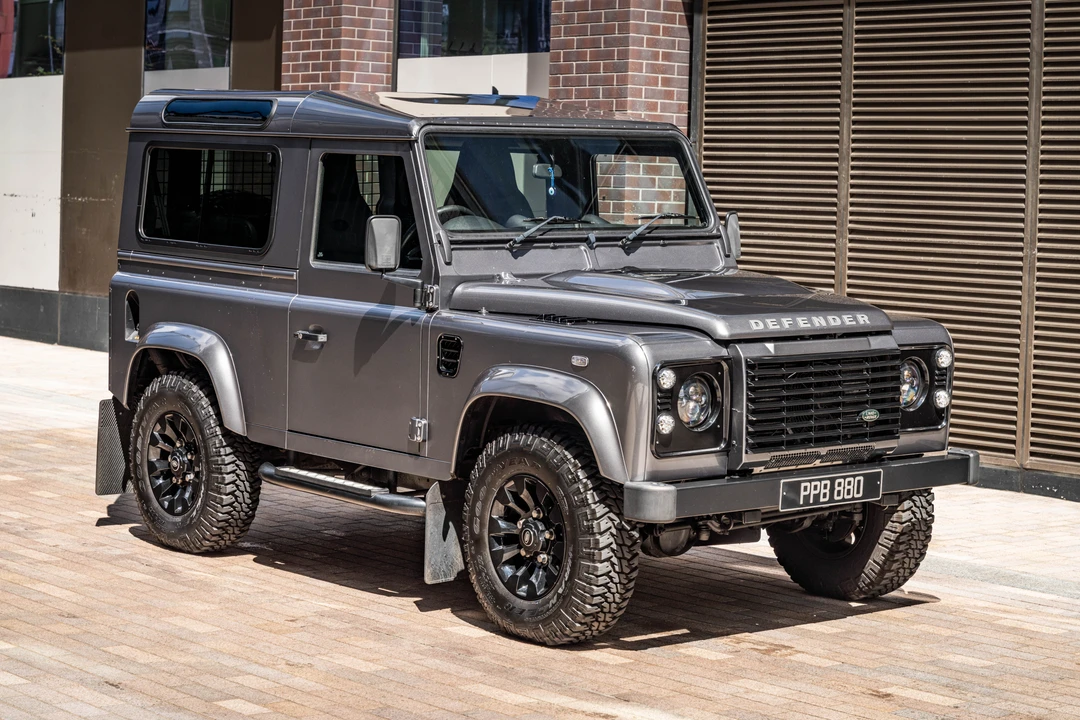 2016 Land Rover Defender 90 - Image 8 of 31