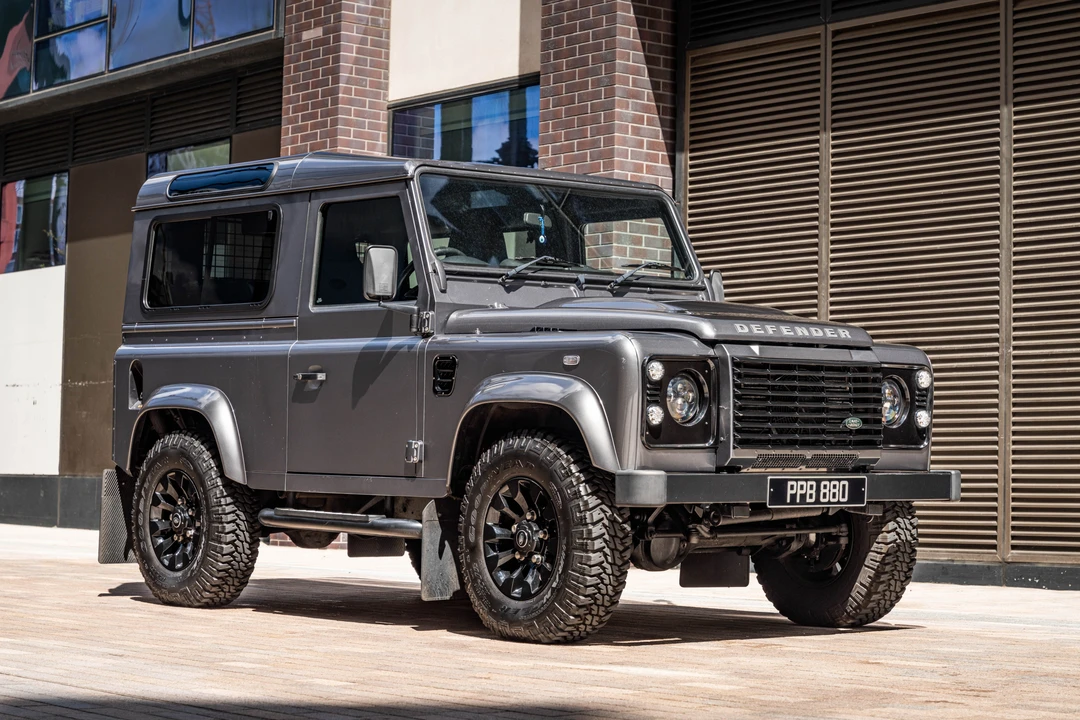 2016 Land Rover Defender 90 - Image 3 of 31