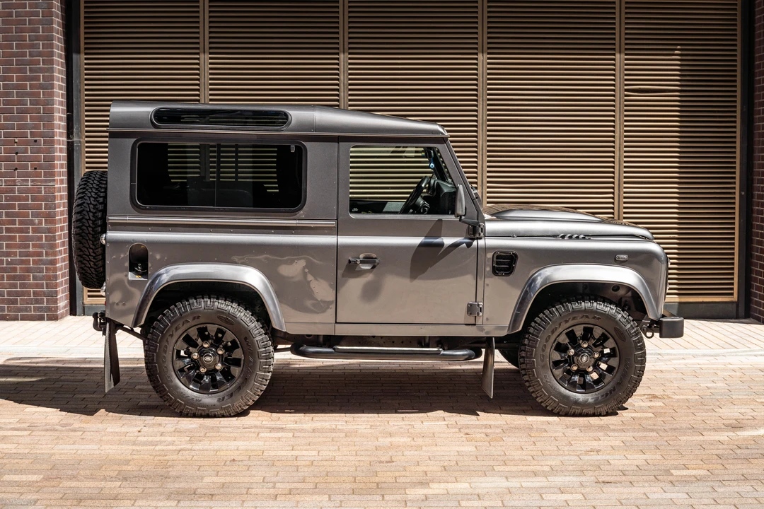 2016 Land Rover Defender 90 - Image 4 of 31