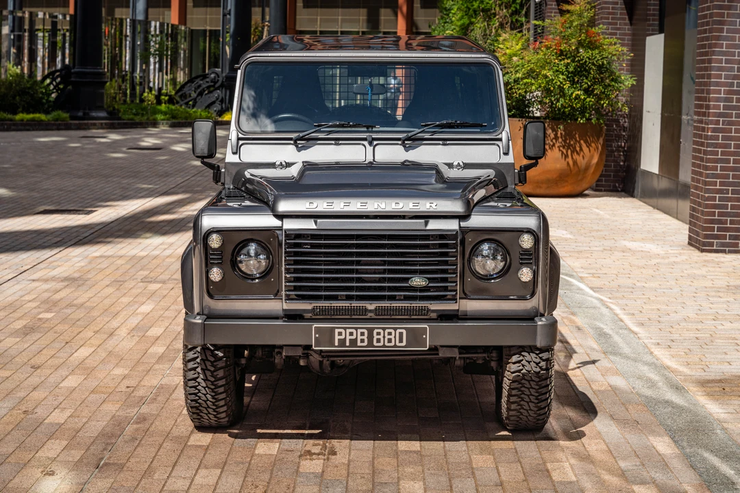 2016 Land Rover Defender 90 - Image 2 of 31