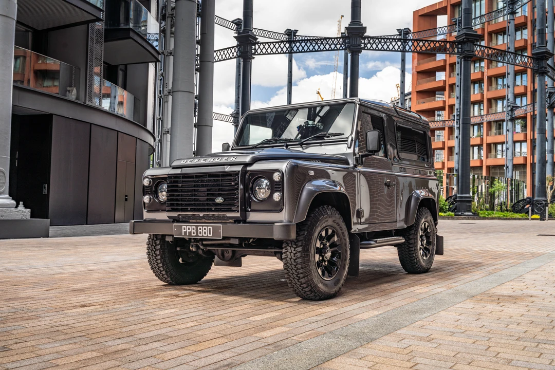 2016 Land Rover Defender 90 - Image 13 of 31